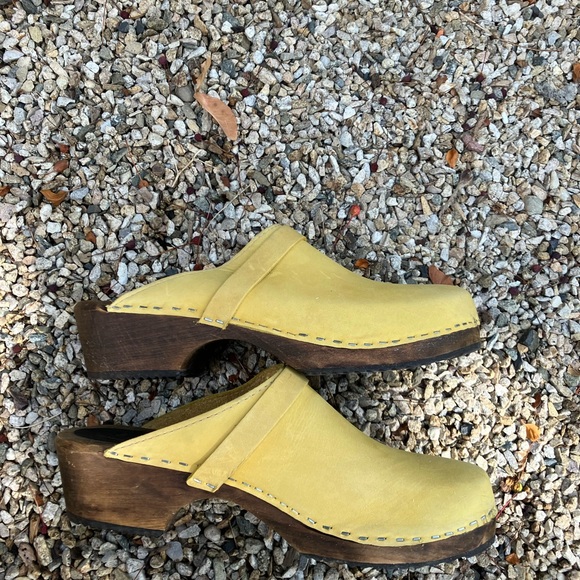 Lotta’s from Stockholm yellow nubuck leather clogs EUC size 41 - Picture 4 of 8